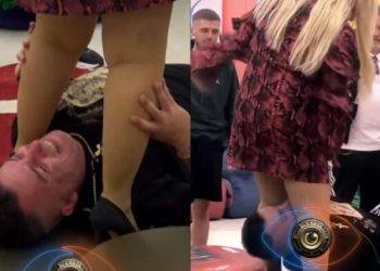 Meri kërcen mbi tavolinë, banori habit me reagimin posa fut koken poshtë këmbëve të saj