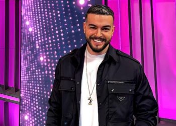 Fation Kuqari mbjell flokët dhe bënë botox