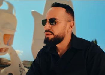 Aspak i lumtur, Capital T thumbon kolegët