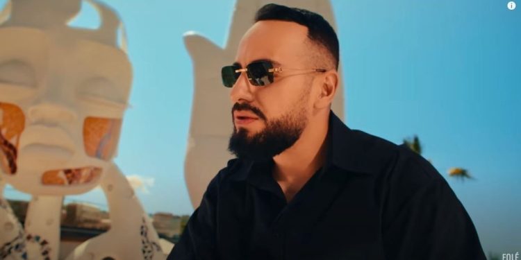 Aspak i lumtur, Capital T thumbon kolegët