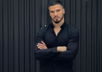 Andi harron Gresën, kjo bukuroshe ia mori zemren atij (FOTO)