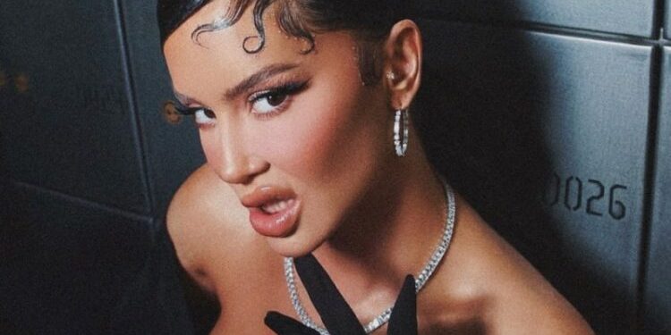 Ҁfarё po ndodh me Dafina Zeqirin?! I fshinё tё gjithё nga Instagrami, madje edhe te dashurin e saj