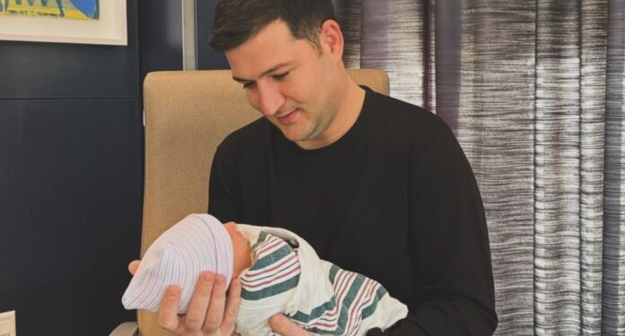 Arbër Hajdari bëhet baba për herë të parë, zbulohet gjinia e bebit