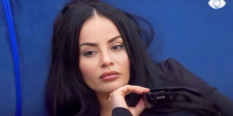 Nuk do ta njihni/ Publikohen fotot e Sarës së BBV para operacioneve