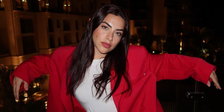 Pritjes i erdhi fundi! Sara Hoxha ia rikujton Ledrit publikisht ditёn e tё dashuruarve (VIDEO)