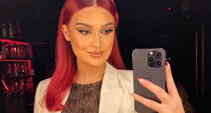 Vesa sjell foton e ëmbël baba e bijë, kaq shumë ngjajnë