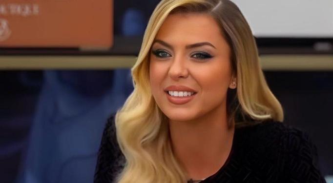 Jo kështu, jo ashtu/ Rikja e zbulon vetë emrin e saj të vërtetë