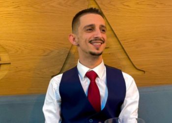 A i dhuroj Gani Gërmia kësaj bukuroshe sot lule?