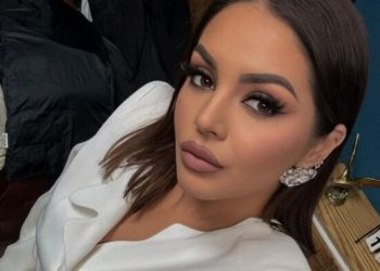 Fifi vishet njejtë me djalin dhe publikon foton më të ëmbël me të