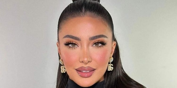 Nuk përmbahet Alba, publikon video provokuese me gjoksin në ‘fushë’