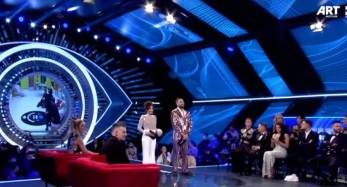 A e keni vërejtur këtë veprim që bëri mbrëmë Jonida në finalen e Big Brother Vip Kosova?