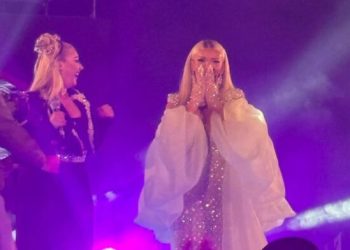 Kёtё nuk e priste! Publikohet momenti mё i sikletshёm i Edona James mbrёmё / Publiku e brohoriti me emrin …