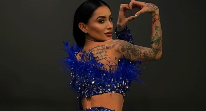 Alby publikon foto të ‘zjarrt’ nga palestra, duke theksuar format e bujshme trupore