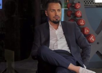 Blero surprizohet nga e dashura, ndan momentin romantik me fansat e tij