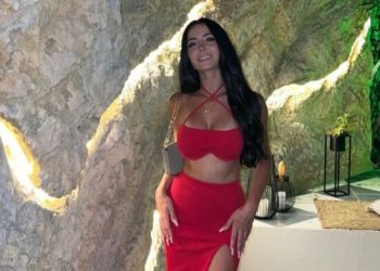 Zbulohet se kush po e shoqëron Albën në pushimet luksoze!