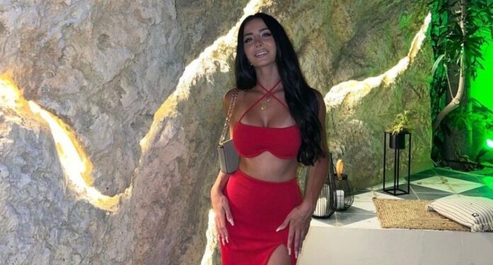 Zbulohet se kush po e shoqëron Albën në pushimet luksoze!