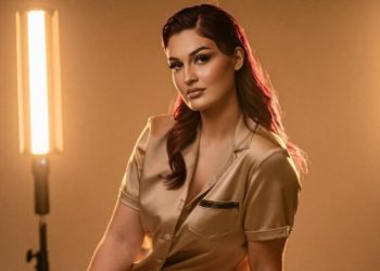 Vesa pozon nga mbrapa, vëmendje merrë me të pasmet ‘gjigante’