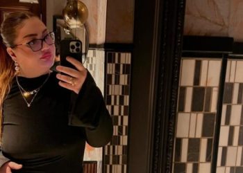 Nuk e ka problem fare, Armonda del me pizhama në publik