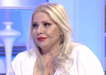 Meri Shehu lёshon bombёn : Jam nёnё e njё vajze!