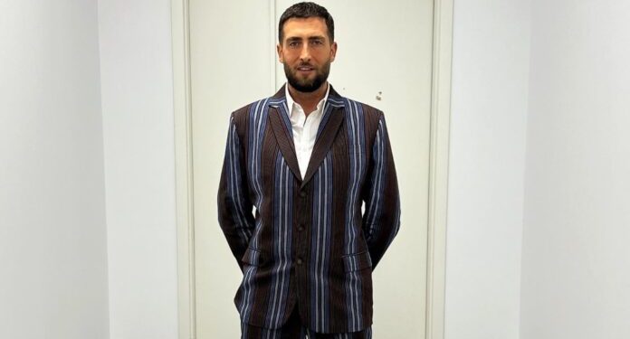 Nuk do besoni si dukej Alaudini kur ishte i ri e me flokë të gjata