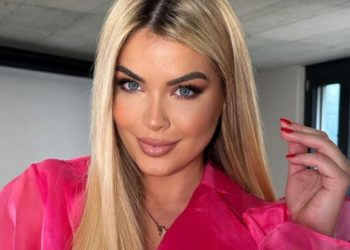 Afrona Dika shtatzënë? Publikon foto me barkun e fryrë!