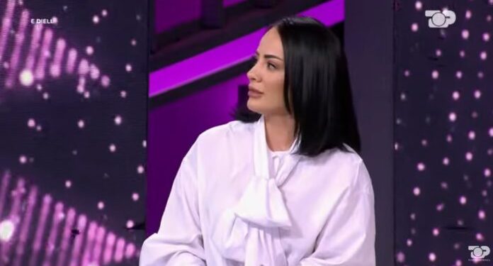 E çuditshme, Sara i betohet live Bardhit, tregon arsyen!