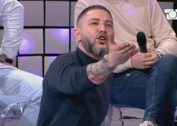 Çfarë ndodhi? Plas sherri në ‘Për’puthen’, Buçi çohet të godasë konkurrentin: Për kokë të fëmijëve…