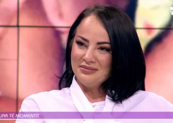 “Nëna humbi veshkën nga dhuna e babait”, historia e trishtë e Sara Gjordenit: Mami me zor arriti gjallë në Greqi, kur u kthye nuk e njoha