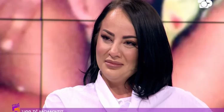 “Nëna humbi veshkën nga dhuna e babait”, historia e trishtë e Sara Gjordenit: Mami me zor arriti gjallë në Greqi, kur u kthye nuk e njoha