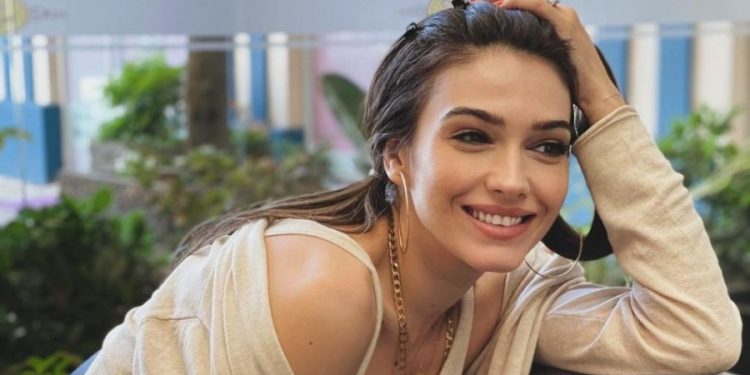 Jonida Vokshi publikon fotografi me burrin e saj: Kërkoj ndjesë për pamjet intime