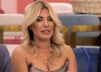 “Ty të do jashtë i gjithë grupi”/ Ilnisa ‘ia plas në sy’ këngëtares: Vjen këtu e bën…