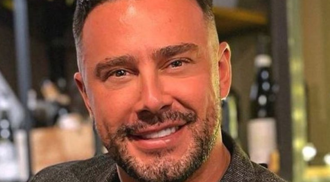 “Për herë të parë u takuan pas 7 vitesh”, Robert Berisha flet për takimin emocional të të bijave