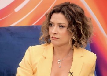 “Babi i heq jorganin gocave”, Egla sulmon banorin e BBVA duke i ‘përdorur’ vajzën