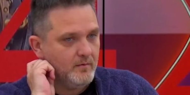 “Po kërkon protagonizëm por nuk po ja arrin qëllimit”, Juli ‘thumbon’ keq Sarën: S’është ndonjë personazh, po vuan që të jetë tek të fortët