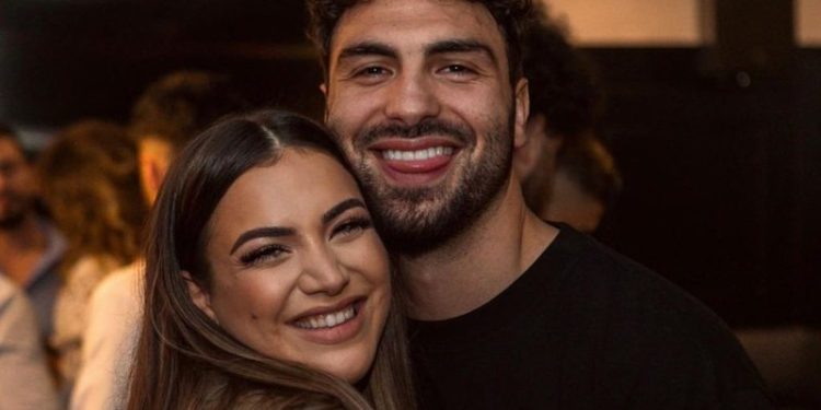 Të bëri të jesh dikush”/ Pas aludimeve për ndarje nga Ledri, Sara Hoxha ironizon keq ndjekësin: Faleminderit që…