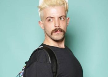 “Jam paragjykuar pafund”, Niko Komani tregon ç’do të thotë të jesh “një djalë stilist” në shoqërinë tonë