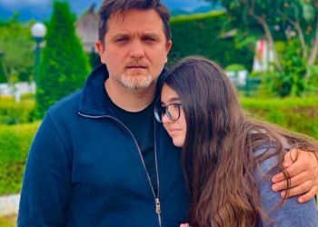 Vajza e Jul Dedës qenka bërë një zonjushë mjaft simpatike!