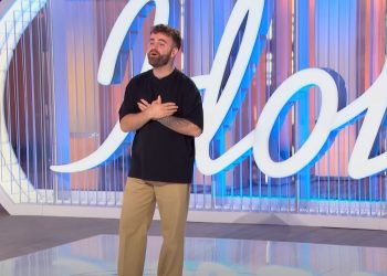“Oj Kosovë, oj nëna ime”- Shqiptari shkëlqen me këngën në “American Idol”! Mes lotësh i riu prek jurinë me historinë e tij: Nuk takoj dot nënën e sëmurë!
