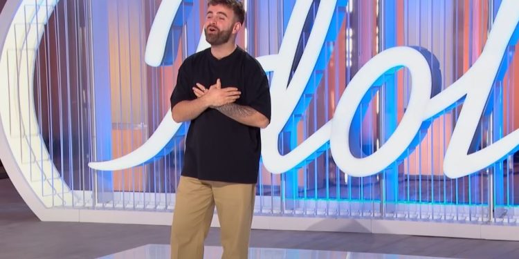 “Oj Kosovë, oj nëna ime”- Shqiptari shkëlqen me këngën në “American Idol”! Mes lotësh i riu prek jurinë me historinë e tij: Nuk takoj dot nënën e sëmurë!
