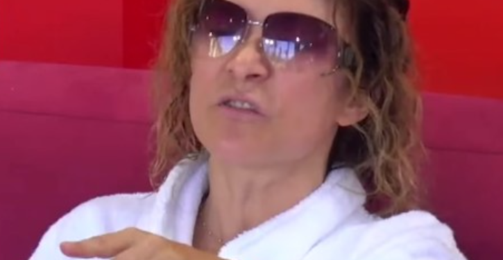 “Një fëmijë si ty e kisha çuar te murgeshat”/ Egla debat me Françeskën