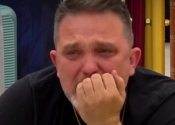 Julian Deda shpërthen në lot pas mesazhit emocionues të të birit