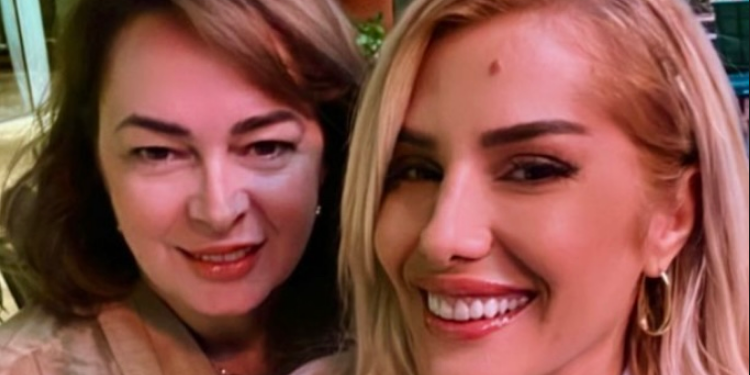 ‘Sapo filluam, prisni!’/ Çfarë po ‘thur’ Ilnisa dhe Julia?