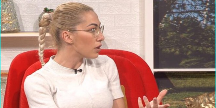 Gazetarja shqiptare thotë se ka fjetur në shtrat me shokun e ngushtë, ndërsa burri me Bleona Qerretin