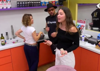 “Je palluqe që ecën me 2 këmbë”/ Egla shpërthen në ofendime ndaj Françeskës