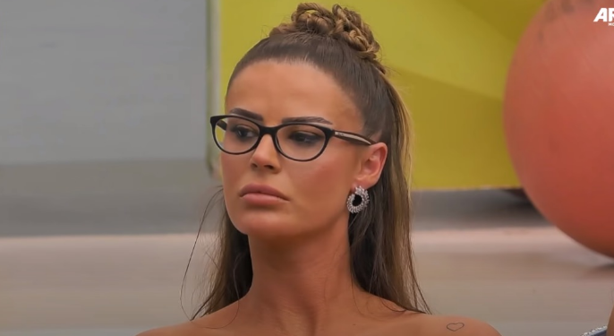 Santiana i jep fund beqarisë? Publikohen foto me vello