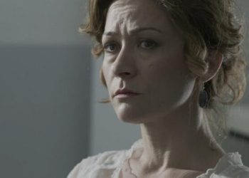 Fryu qirinjtë e vetme/ Egla ‘kyçet’ në dhomë e përlotur