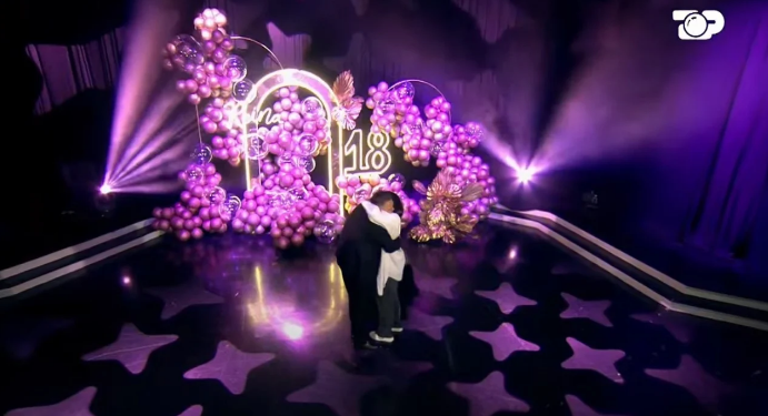 Juli përlot me rrëfimin në linjën e jetës, surprizohet nga fëmijët