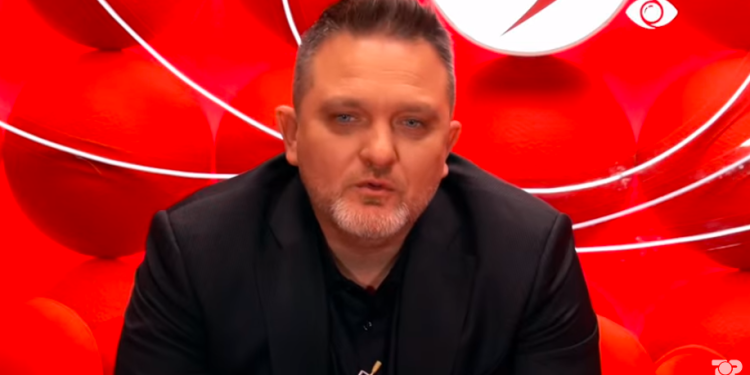 Çfarë i thanë njëri-tjetrit? Takimi mes nënës së Eglës dhe Julit (VIDEO)