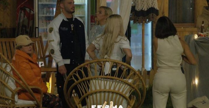 “Je fiks për të të puthur”! Çfarë po ndodh mes dy fermerëve?