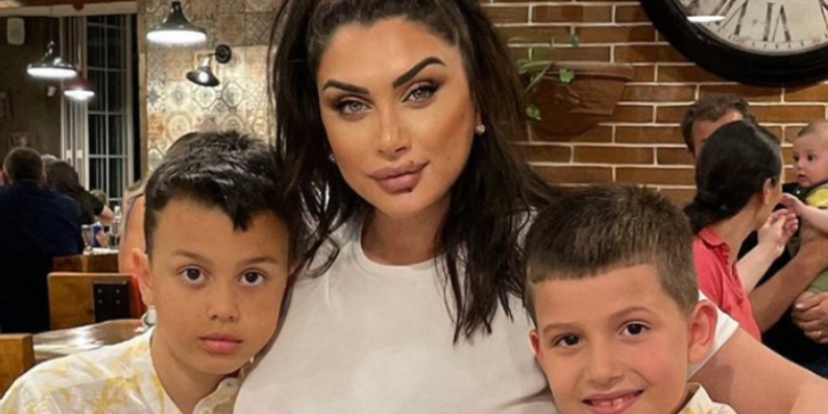 Çiljeta flet për djalin e Albanit: I ngjan nënës së tij, ka fytyrë engjëlli